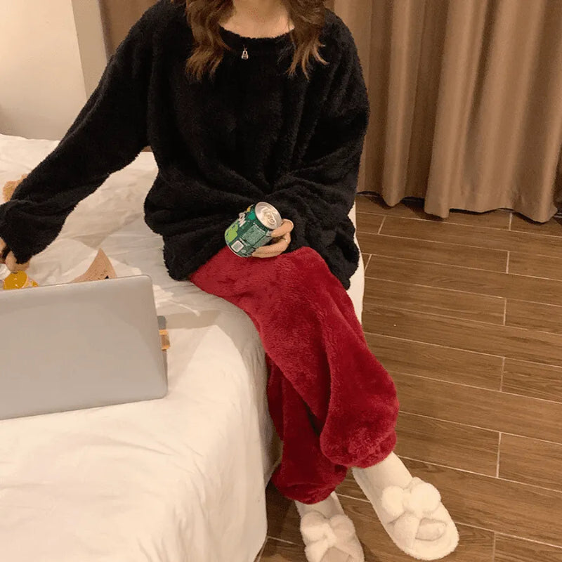 Pijama Feminino De Pelúcia DreamyCozy - Conjunto Com Calça e Moletom Em Pelúcia Plush | Quentinho, Macio e Super Confortável