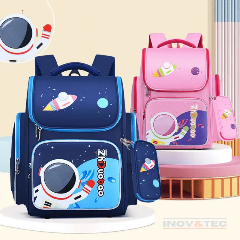 Mochila Infantil Premium Impermeável Unisex - Aventura Espacial Na Escola + Brinde