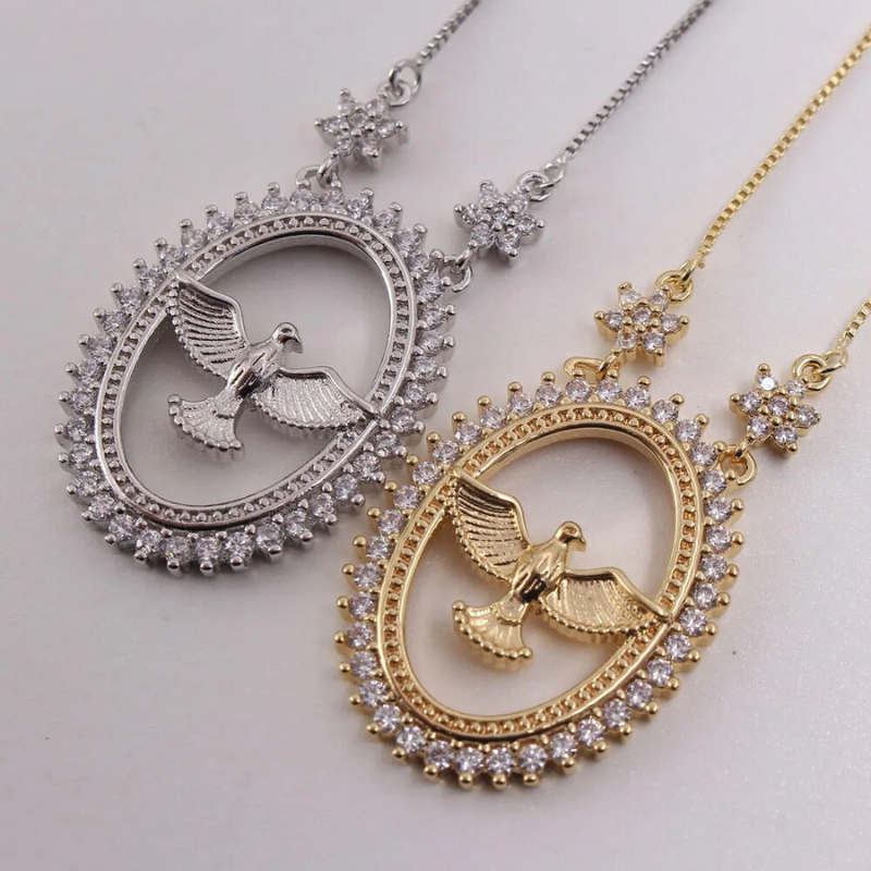 Colar Espirito Santo Cravejado De Cristais e Banhado A Ouro Ou Prata - [COMPRE 1 LEVE 2 + BRINDE]