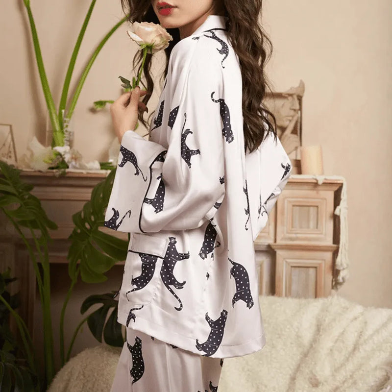 Pijama Feminino Leopard - Conjunto Luxo Calça e Camisa Longa Em Seda | Toque De Seda Super Confortável