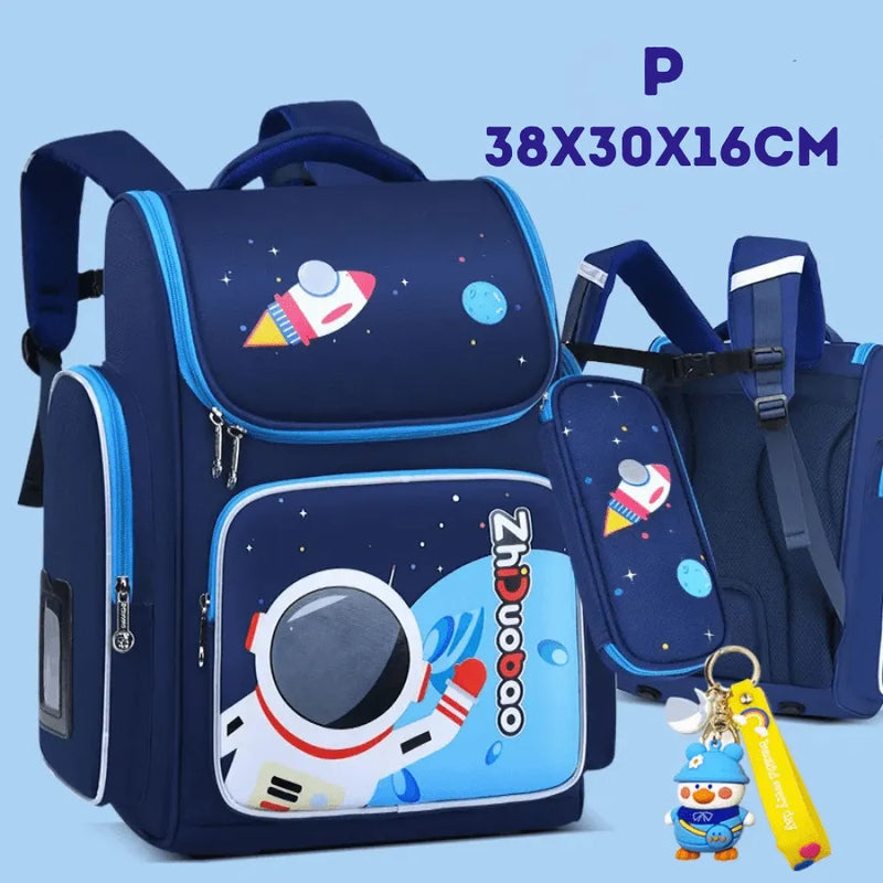 Mochila Infantil Premium Impermeável Unisex - Aventura Espacial Na Escola + Brinde