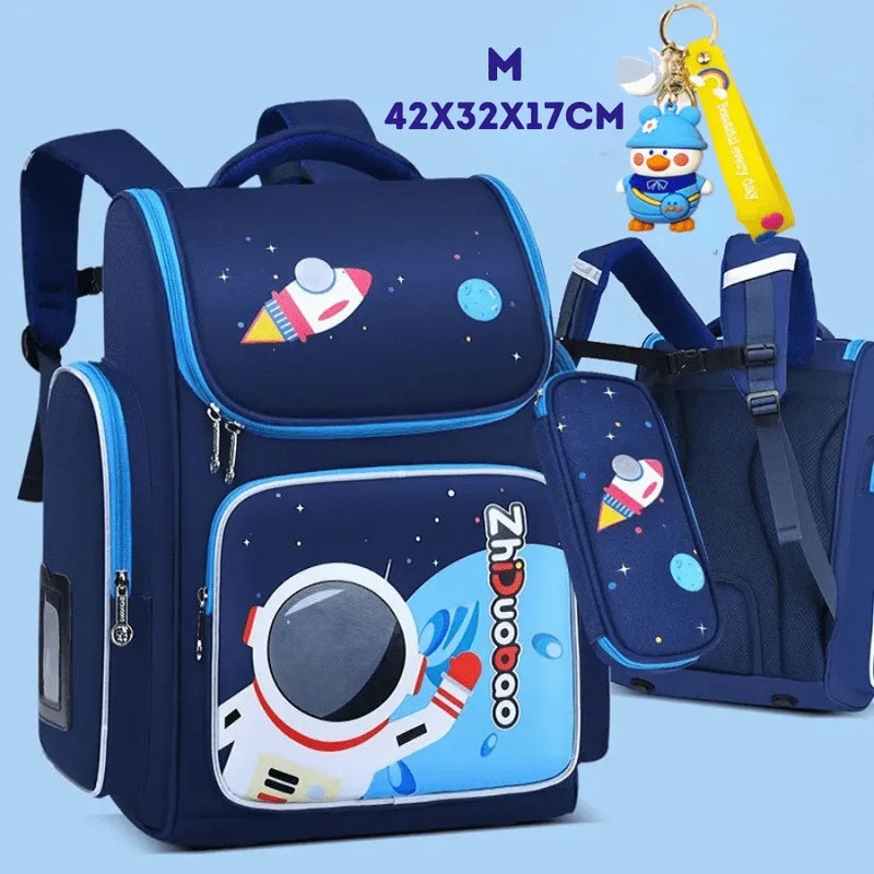 Mochila Infantil Premium Impermeável Unisex - Aventura Espacial Na Escola + Brinde