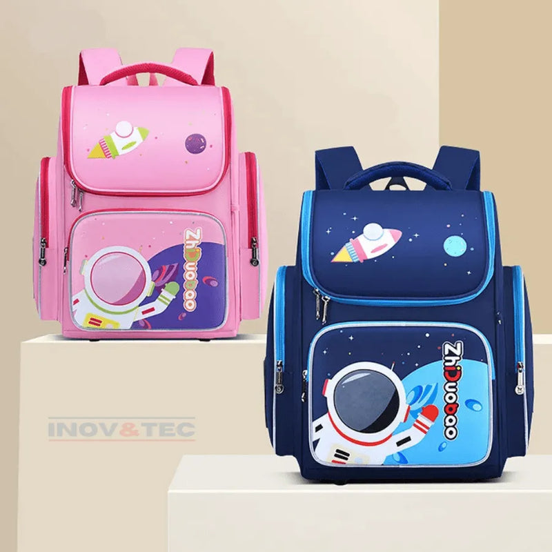 Mochila Infantil Premium Impermeável Unisex - Aventura Espacial Na Escola + Brinde