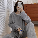 Pijama Feminino Peluciado Softy - Conjunto Com Calça e Moletom em Cotelê De Pelúcia Plush | Quentinho, Macio e Super Confortável