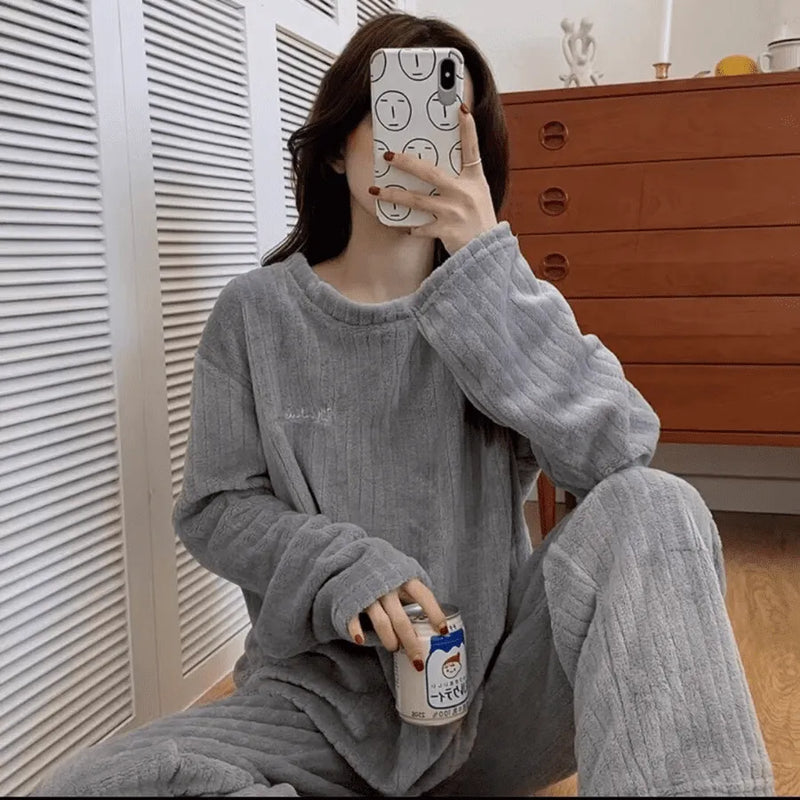 Pijama Feminino Peluciado Softy - Conjunto Com Calça e Moletom em Cotelê De Pelúcia Plush | Quentinho, Macio e Super Confortável