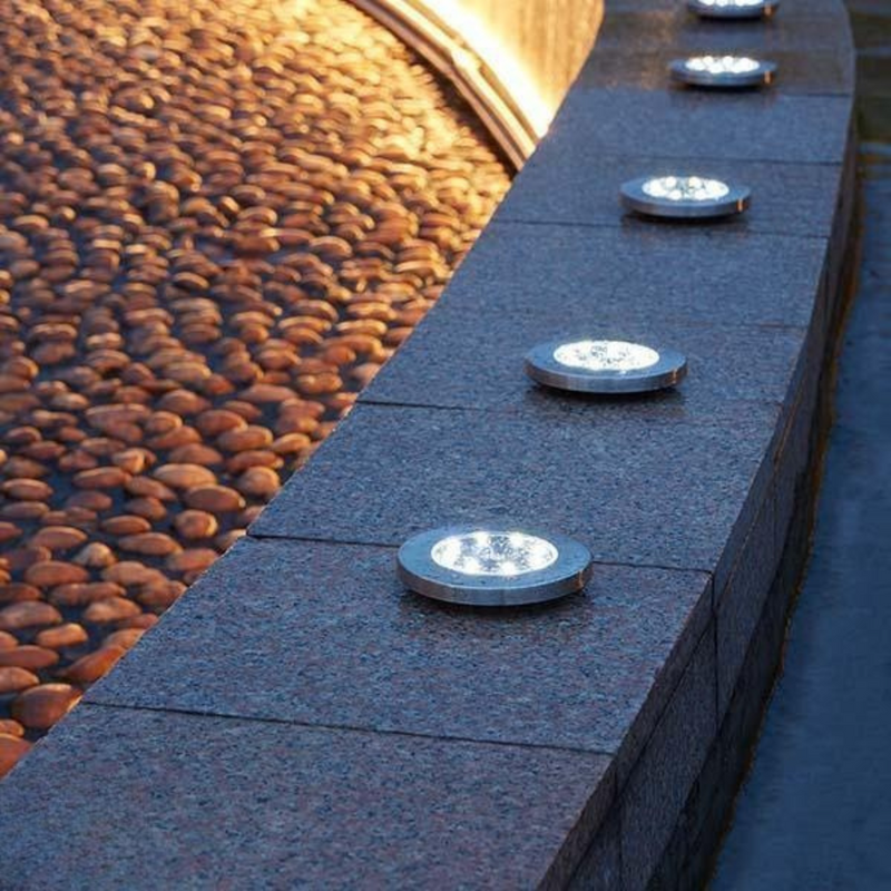 Kit 2 Luzes LED com 8 Pontos de Chão Impermeàveis a Energia Solar