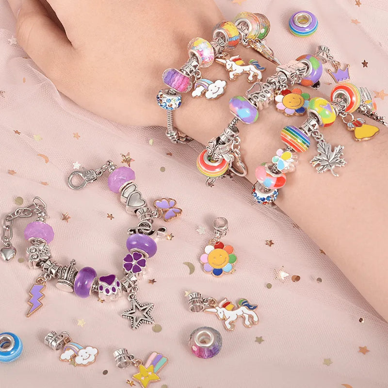 Kit De Pulseira e Berloques Infantil com 64 Peças MontaPrincess