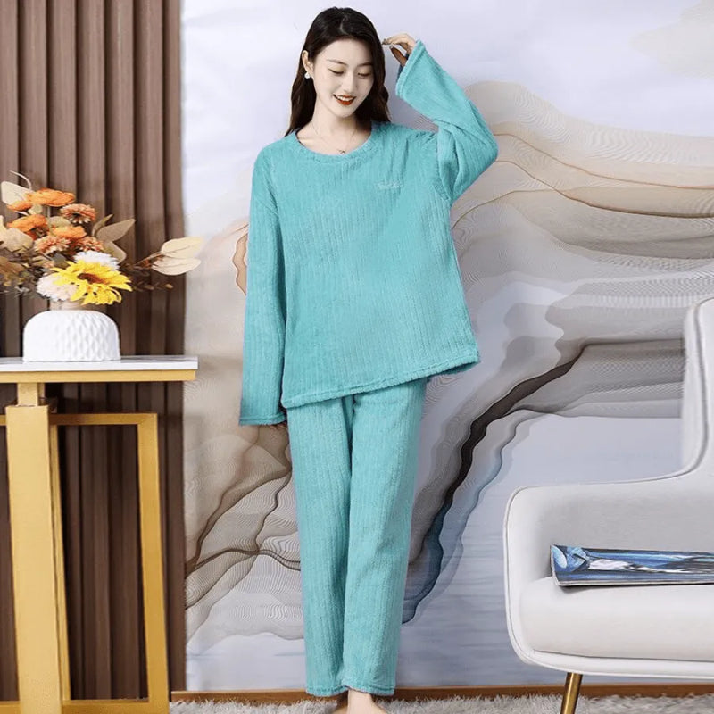 Pijama Feminino Warm Haven - Conjunto Com Calça e Camisa Longa Peluciado ou Calça Lisa | Tecido Macio, Confortável e Quentinho