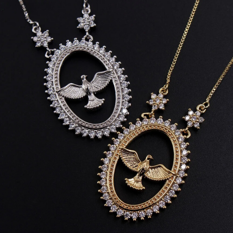 Colar Espirito Santo Cravejado De Cristais e Banhado A Ouro Ou Prata - [COMPRE 1 LEVE 2 + BRINDE]