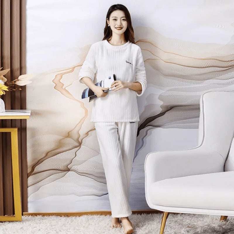 Pijama Feminino Warm Haven - Conjunto Com Calça e Camisa Longa Peluciado ou Calça Lisa | Tecido Macio, Confortável e Quentinho