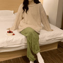 Pijama Feminino De Pelúcia CozyNights - Conjunto Com Calça e Moletom Em Pelúcia Plush | Quentinho, Macio e Super Confortável