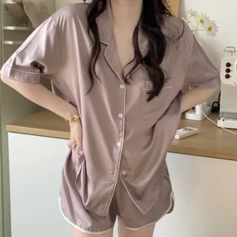 Pijama Feminino Dazzling Nights - Conjunto Shorts e Camisa Manga Curta em Seda Gelo | Toque de Seda Super Confortável