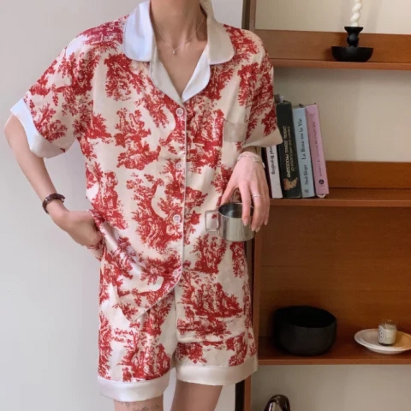 Pijama Feminino Dazzling Nights - Conjunto Shorts e Camisa Manga Curta em Seda Gelo | Toque de Seda Super Confortável