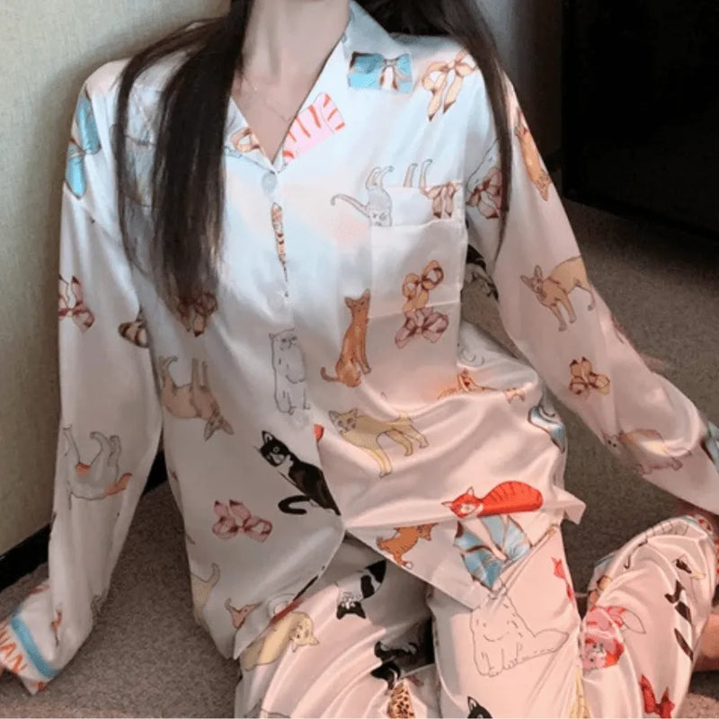 Pijama Feminino LuxuryCat - Conjunto Calça e Camisa Longa Em Seda Gelo Premium | Toque De Seda Super Confortável