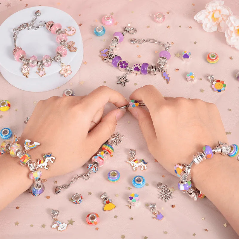 Kit De Pulseira e Berloques Infantil com 64 Peças MontaPrincess