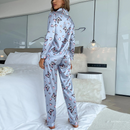 Pijama Feminino Luxe Dreams - Conjunto Com Calça e Camisa Longa em Seda Elástica Premium | Tecido Macio, Leve e Confortável