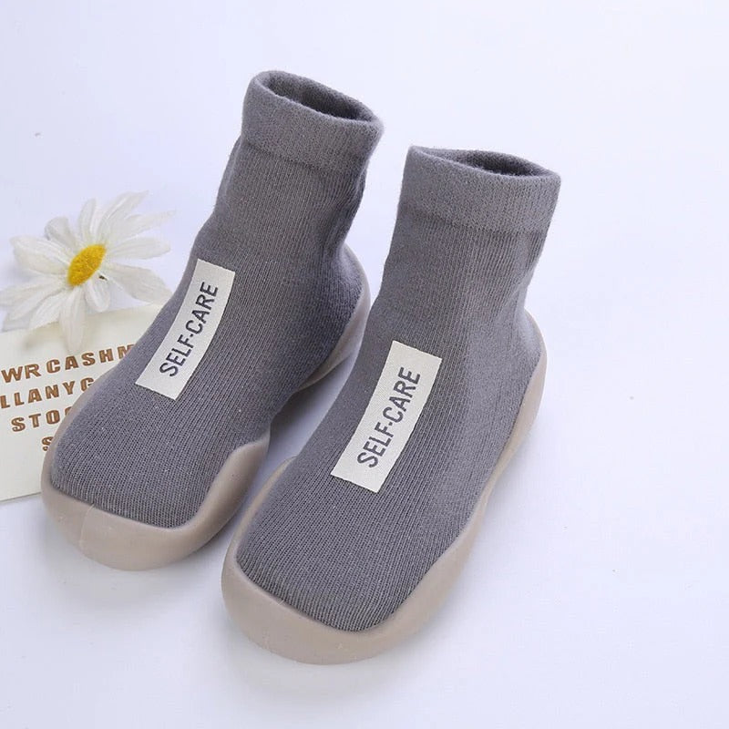 Sapatinho Meia Infantil com Sola Emborrachada Antiderrapante e Respirável com Cano Alto Self Care