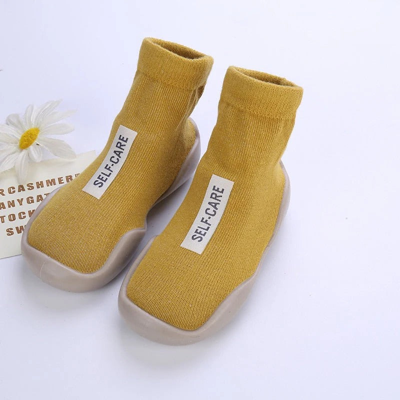 Sapatinho Meia Infantil com Sola Emborrachada Antiderrapante e Respirável com Cano Alto Self Care