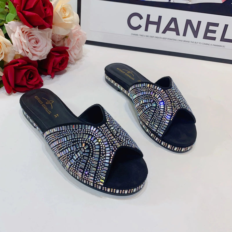 Sandália ShineFlow - Brilho e Estilo Em Uma Sandália Única