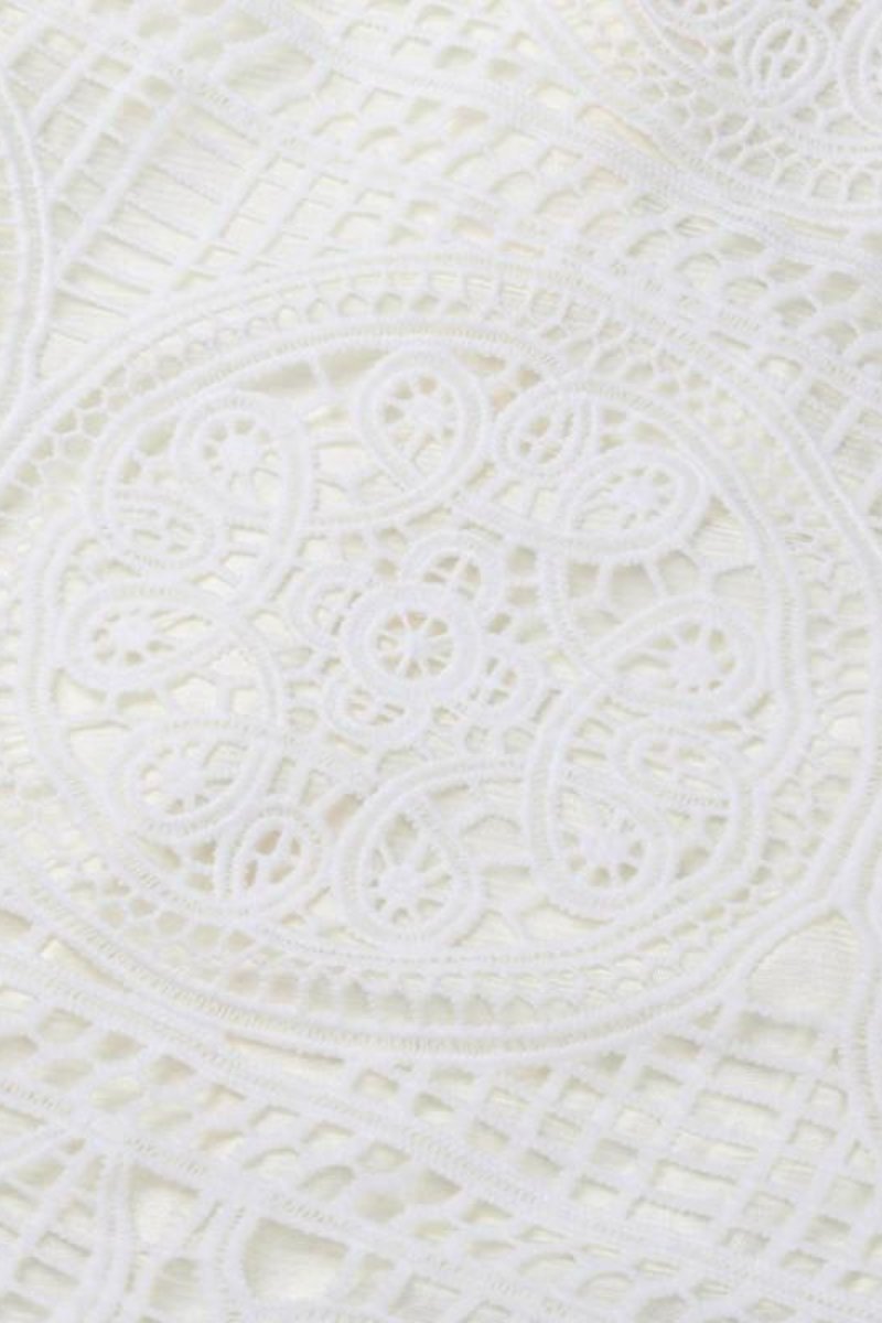 Vestido Midi Rendado com Costa Nua Boho Chic Allure