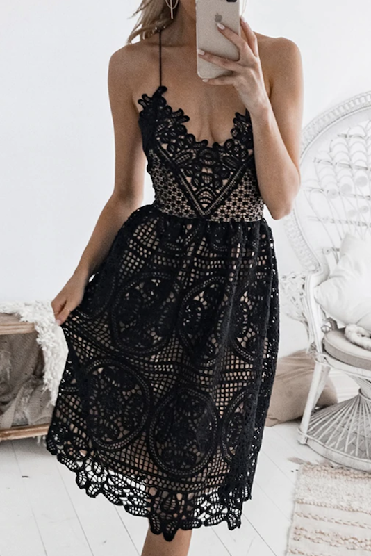 Vestido Midi Rendado com Costa Nua Boho Chic Allure