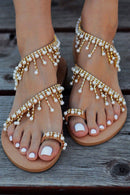 Sandália Rasteira Feminina com Pérolas e Cordão Decorado em Couro Celestial