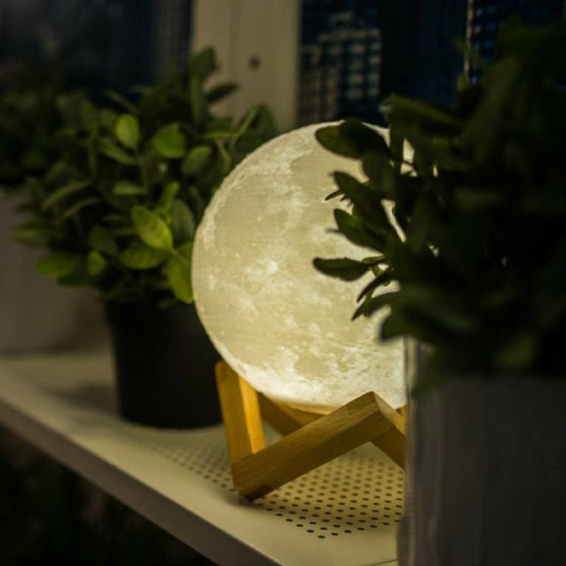 Lua Luminária 3D (com Stand em Madeira) - MoonLight