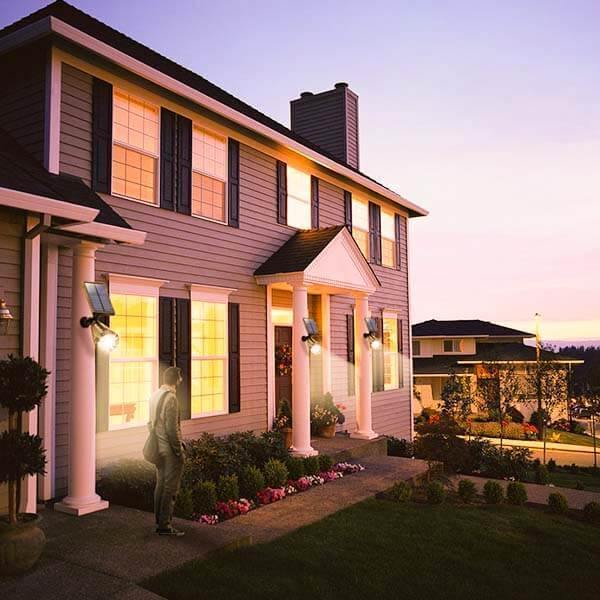 Luz de Foco Externa com Painel Solar de 1ª Linha - SunBrite