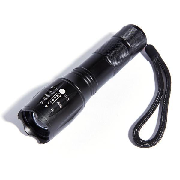 Lanterna Tática Ultra Brilhante com Foco Ajustável