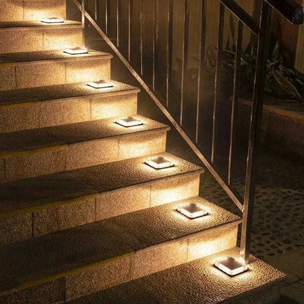 Kit com 20 Luminarias LEDs à Energia Solar Resistente à Água para Caminho Solara