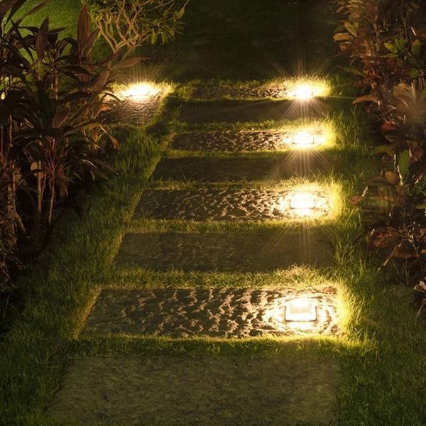 Kit com 20 Luminarias LEDs à Energia Solar Resistente à Água para Caminho Solara