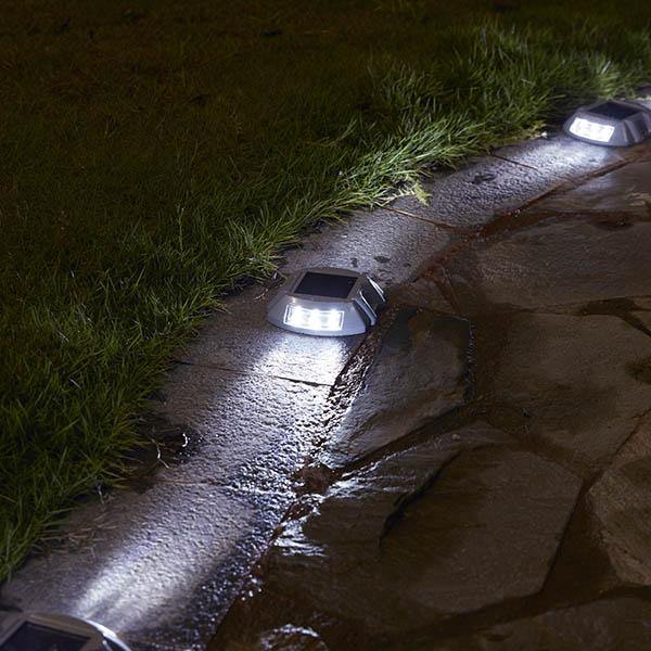 2 peças de Luzes LED Resistentes para Entrada de Automóveis à Energia Solar