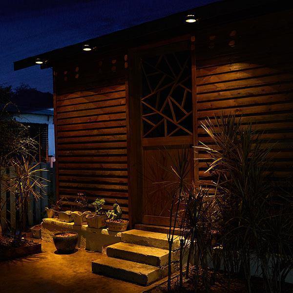 2 Peças de Luz de OVNI de Calhas com Energia Solar - Ovni-light